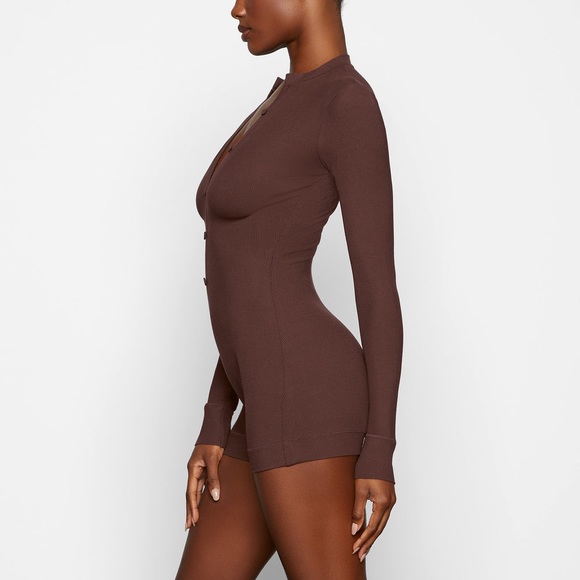 SKIMS Soft Lounge Button Up Henley Onesie - Picture 2 of 13
